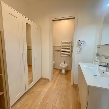 Residence Neverin Luxury-Apartments With Garage- Close To Piazza Unita & Train Station * Τεργέστη