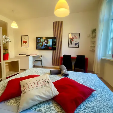Residence Neverin Luxury-Apartments With Garage- Close To Piazza Unita & Train Station