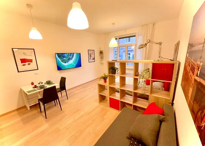 Residence Neverin Luxury-Apartments With Garage- Close To Piazza Unita & Train Station Διαμέρισμα