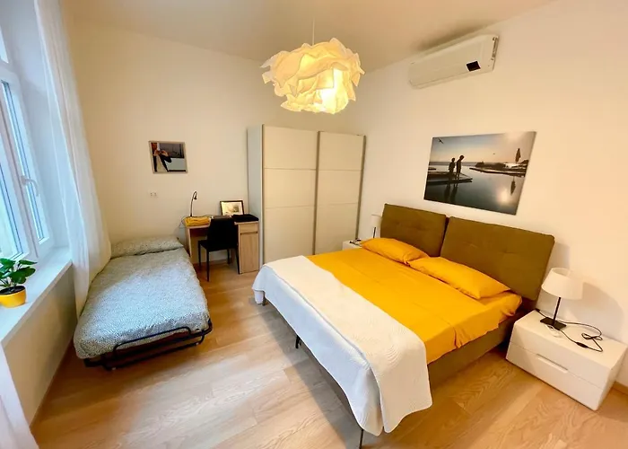 Residence Neverin Luxury-Apartments With Garage- Close To Piazza Unita & Train Station *