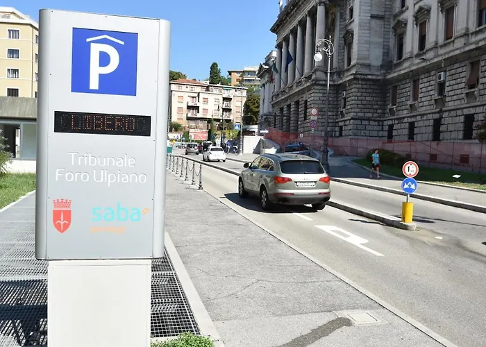 Διαμέρισμα Residence Neverin Luxury-Apartments With Garage- Close To Piazza Unita & Train Station *