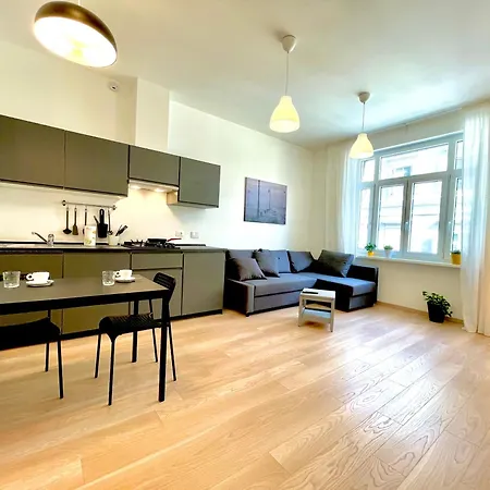 Lägenhet Residence Neverin City Center With Garage Near Piazza Unita & Train Station *