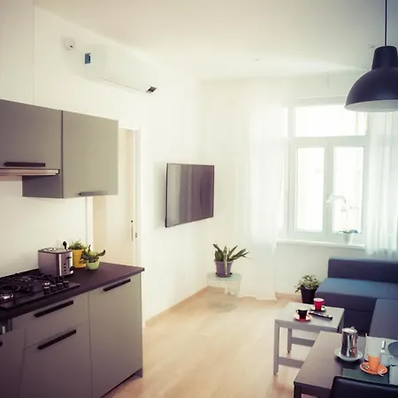 Residence Neverin City Center With Garage Near Piazza Unita & Train Station Apartman *