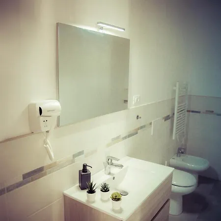 Lägenhet Residence Neverin City Center With Garage Near Piazza Unita & Train Station