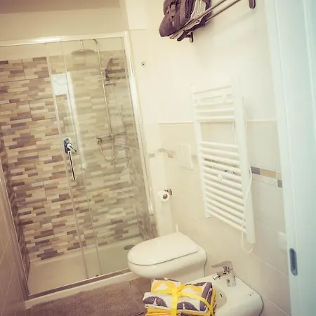 Residence Neverin City Center With Garage Near Piazza Unita & Train Station Lägenhet