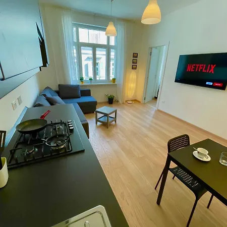 Residence Neverin City Center With Garage Near Piazza Unita & Train Station Lägenhet