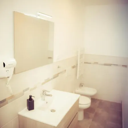 Lägenhet Residence Neverin City Center With Garage Near Piazza Unita & Train Station *