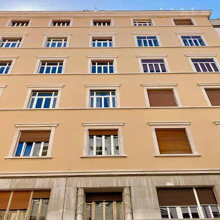 Neverin Luxury Apartments-private Garage 아파트