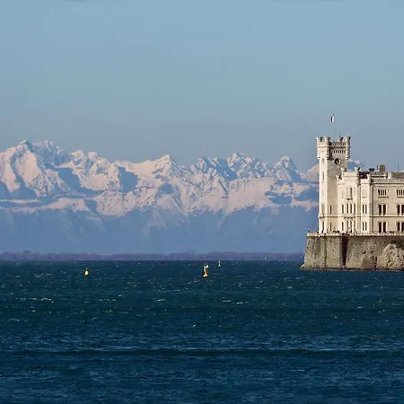 Lägenhet Residence Neverin City Center With Garage Near Piazza Unita & Train Station *