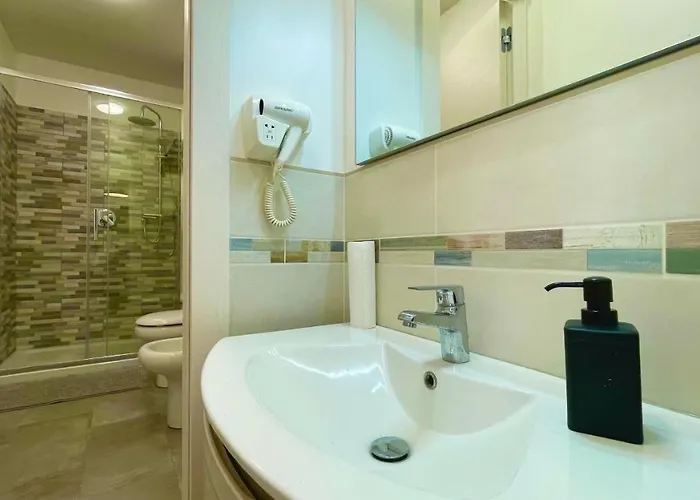 Neverin Luxury-apartments With Garage- Close To Piazza Unita & Train Station * Triëst