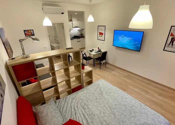 Neverin Luxury-apartments With Garage- Close To Piazza Unita & Train Station