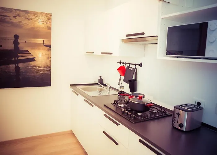 Neverin Luxury-apartments With Garage- Close To Piazza Unita & Train Station Appartement *