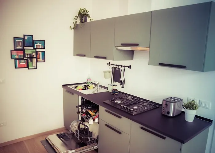 Neverin Luxury-apartments With Garage- Close To Piazza Unita & Train Station Triëst