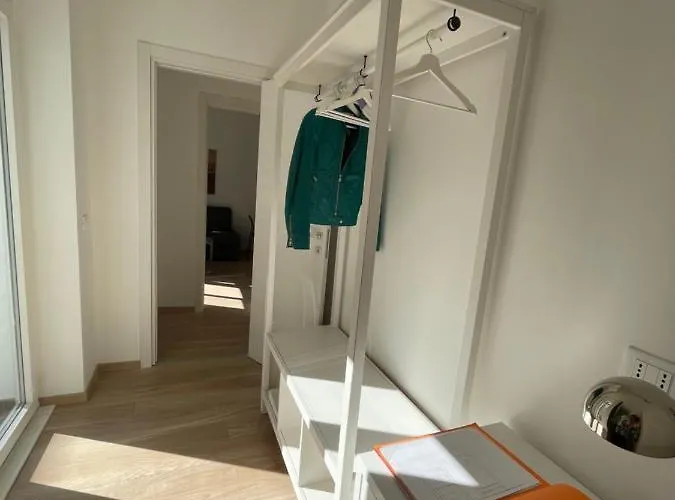 Neverin Luxury-apartments With Garage- Close To Piazza Unita & Train Station Triëst