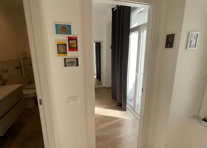 Neverin Luxury-apartments With Garage- Close To Piazza Unita & Train Station Triëst