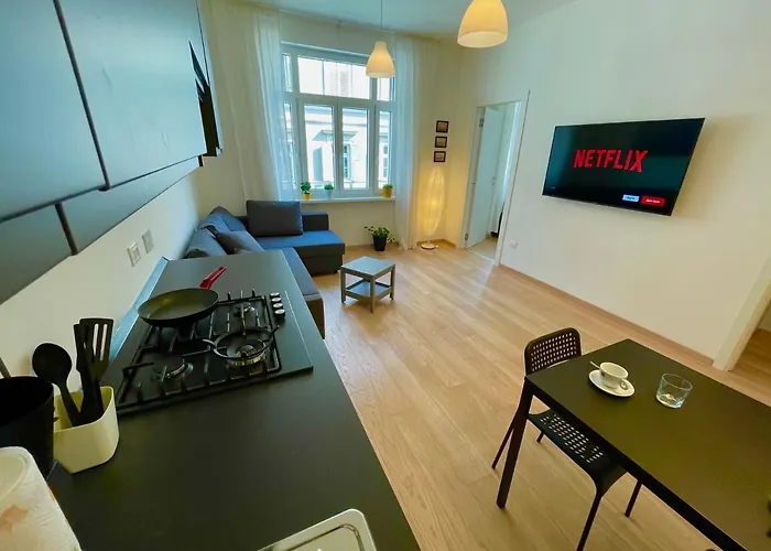 Neverin Luxury-apartments With Garage- Close To Piazza Unita & Train Station Appartement