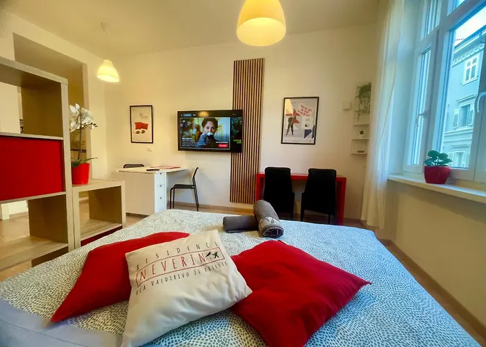 Neverin Luxury-apartments With Garage- Close To Piazza Unita & Train Station