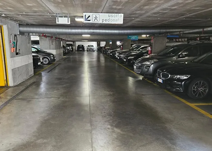 Neverin Luxury-apartments With Garage- Close To Piazza Unita & Train Station * Triëst